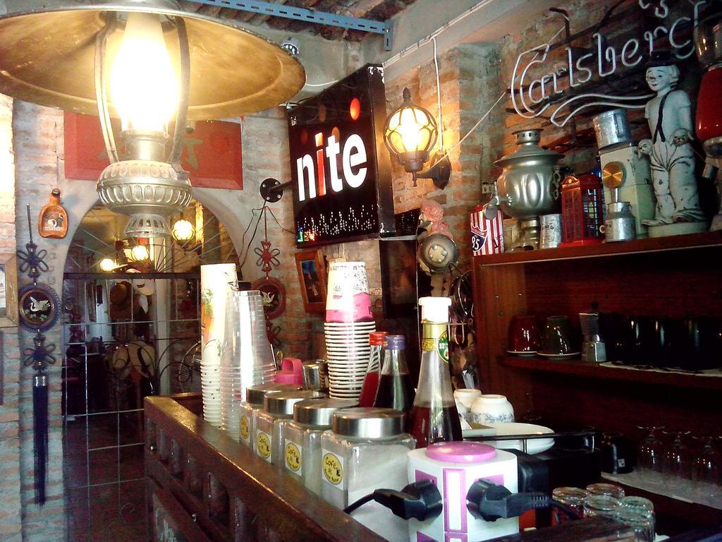 Отель Cafe De Baan Raow Бангкок Экстерьер фото