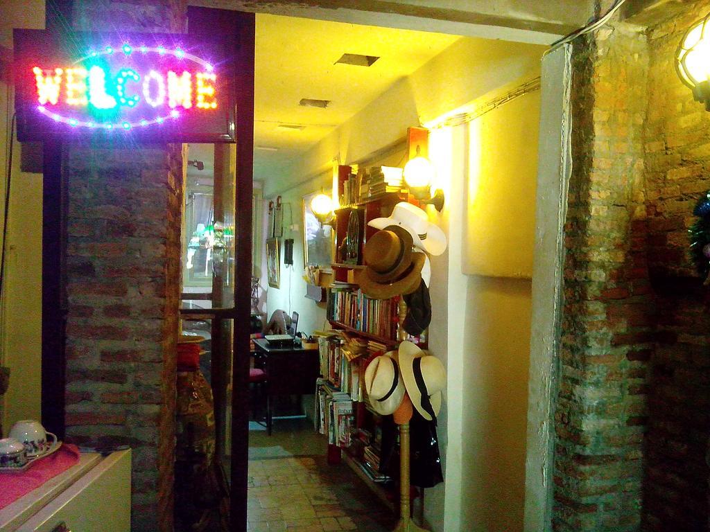 Отель Cafe De Baan Raow Бангкок Экстерьер фото